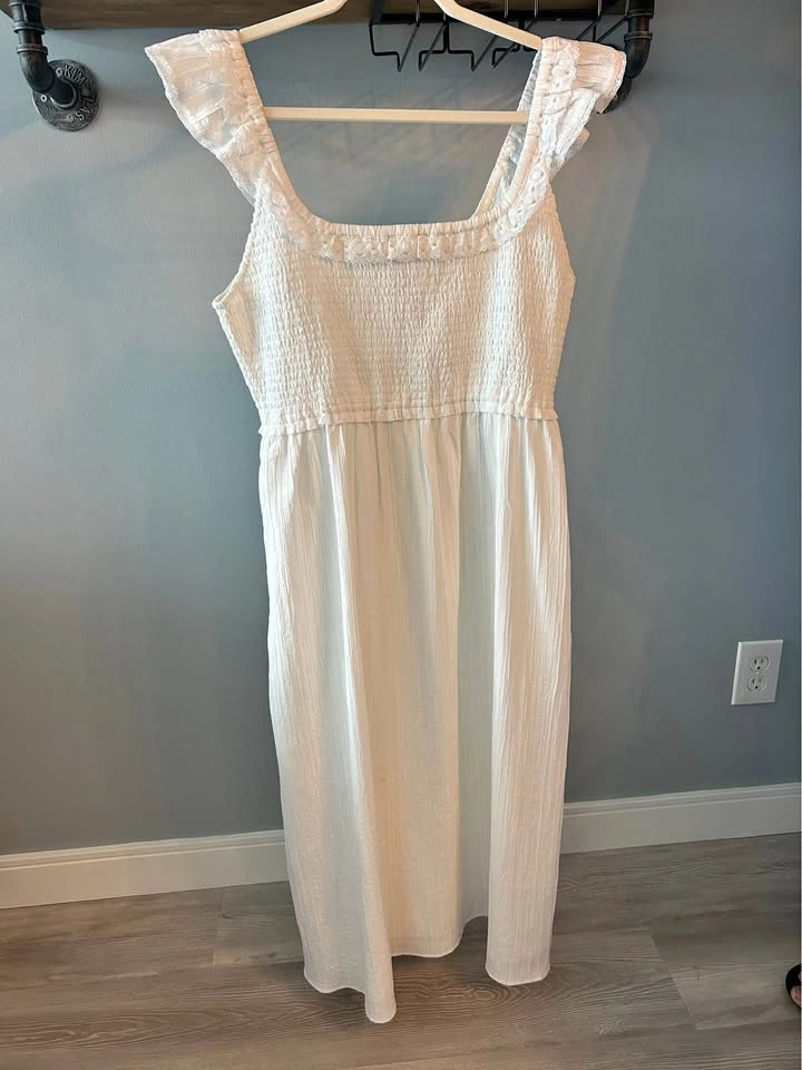 Flowy White BRAND NEW American Eagle Dress