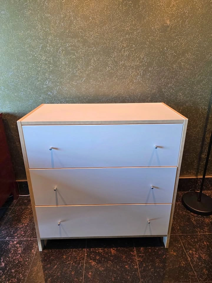 EA Robin 3-Drawer Dresser (White & Birch) – Perfect Condition