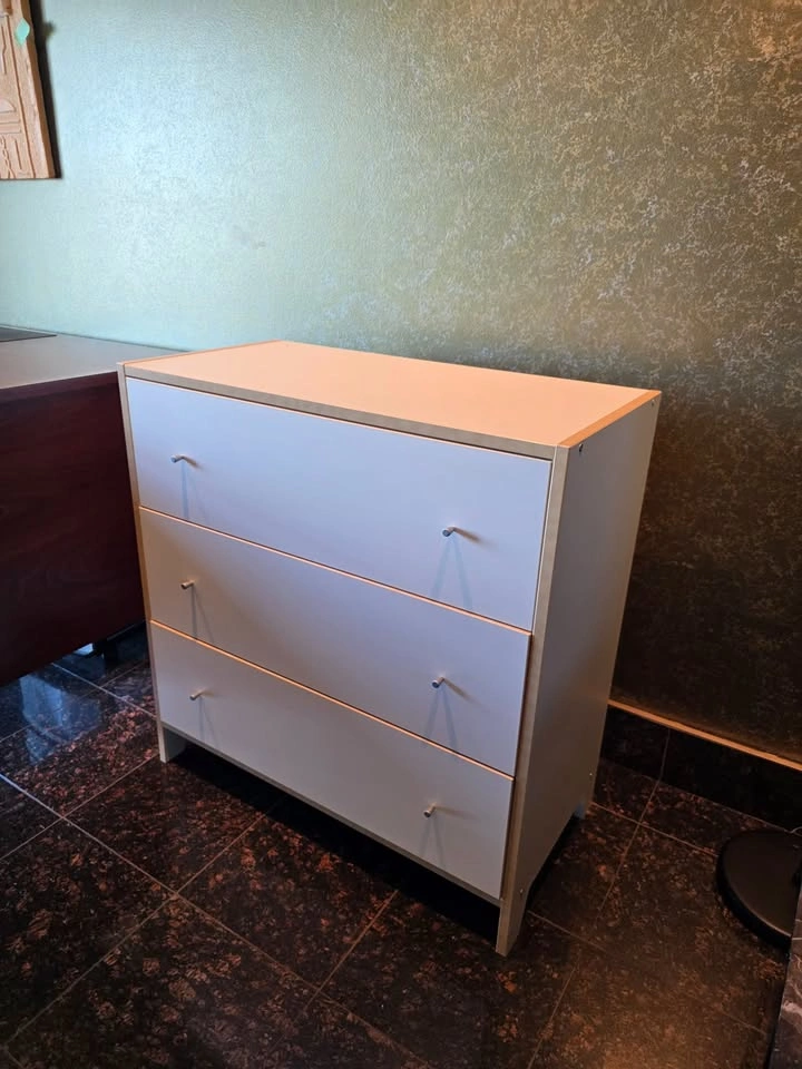 EA Robin 3-Drawer Dresser (White & Birch) – Perfect Condition - photo 2