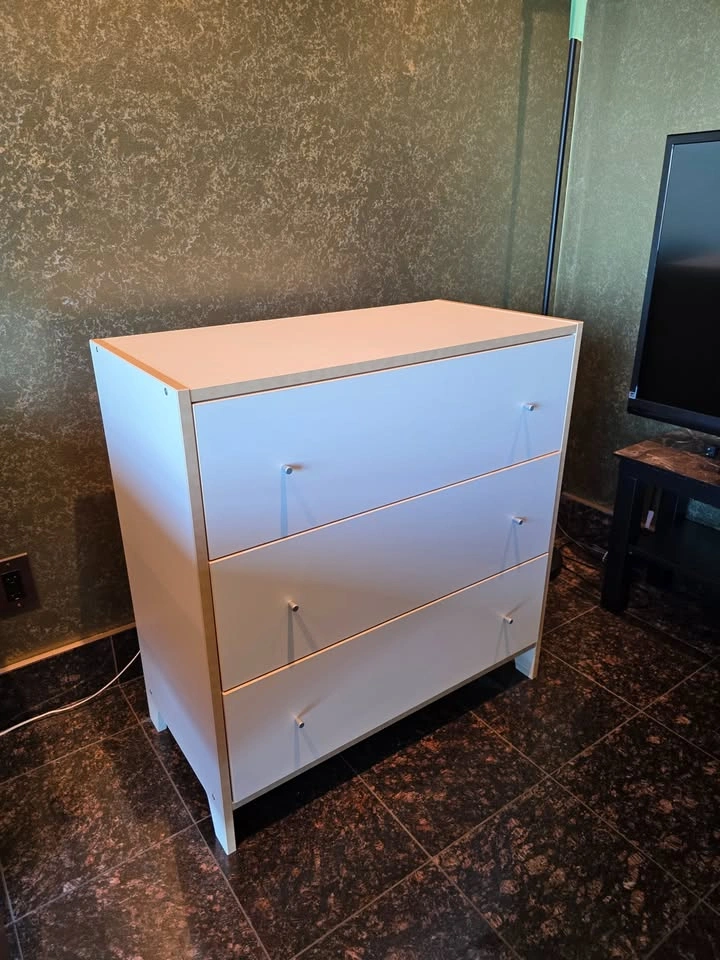 EA Robin 3-Drawer Dresser (White & Birch) – Perfect Condition - photo 3