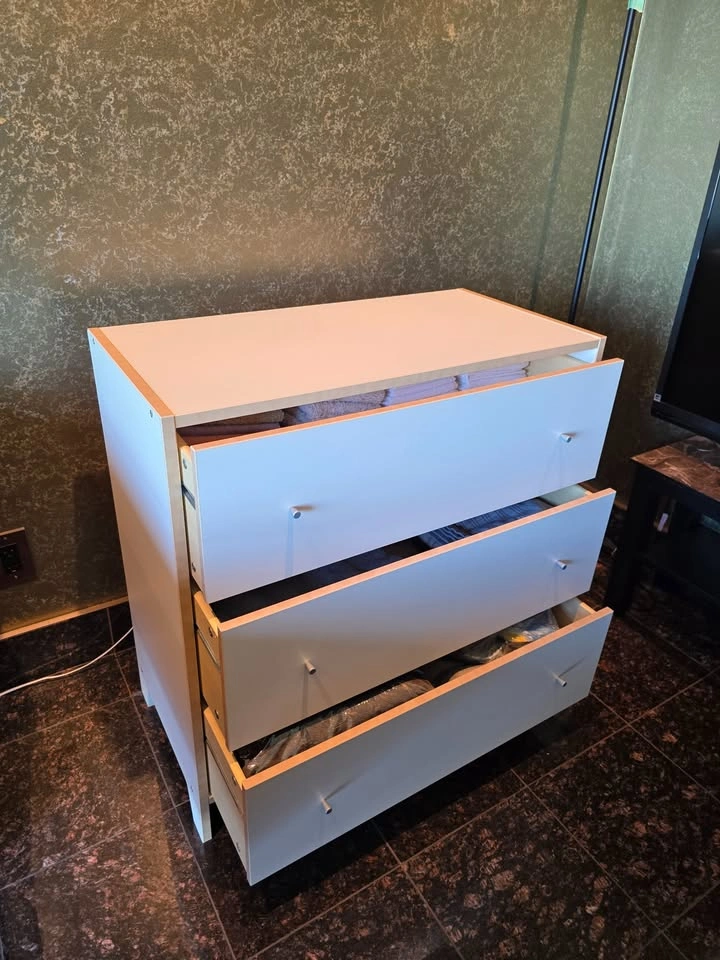 EA Robin 3-Drawer Dresser (White & Birch) – Perfect Condition - photo 4