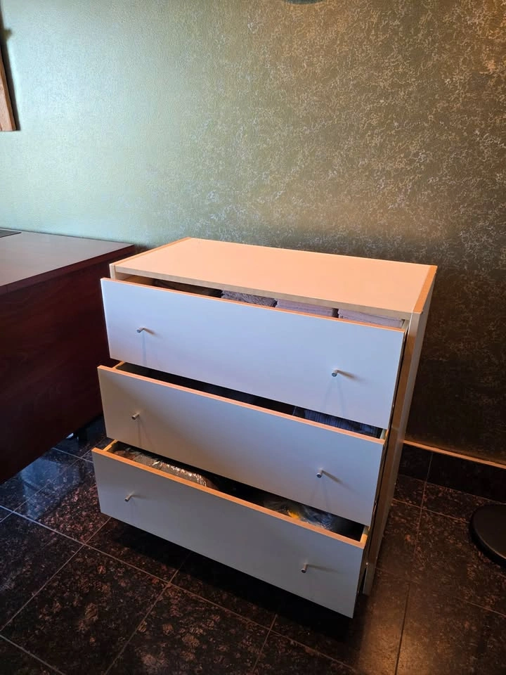 EA Robin 3-Drawer Dresser (White & Birch) – Perfect Condition - photo 5