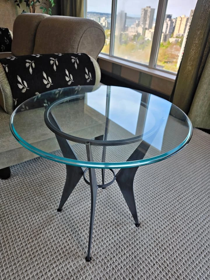 Post-Modern Glass & Iron Side Table – Norman Foster Style | Pris