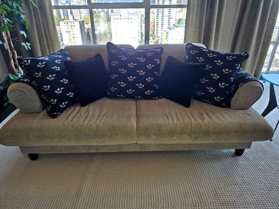 🔥 Contemporary 3-Seater Sofa (Olive & Beige) – Rolled Arms | Per
