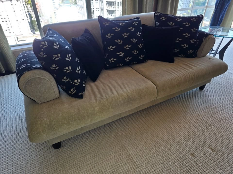 🔥 Contemporary 3-Seater Sofa (Olive & Beige) – Rolled Arms | Per - photo 2