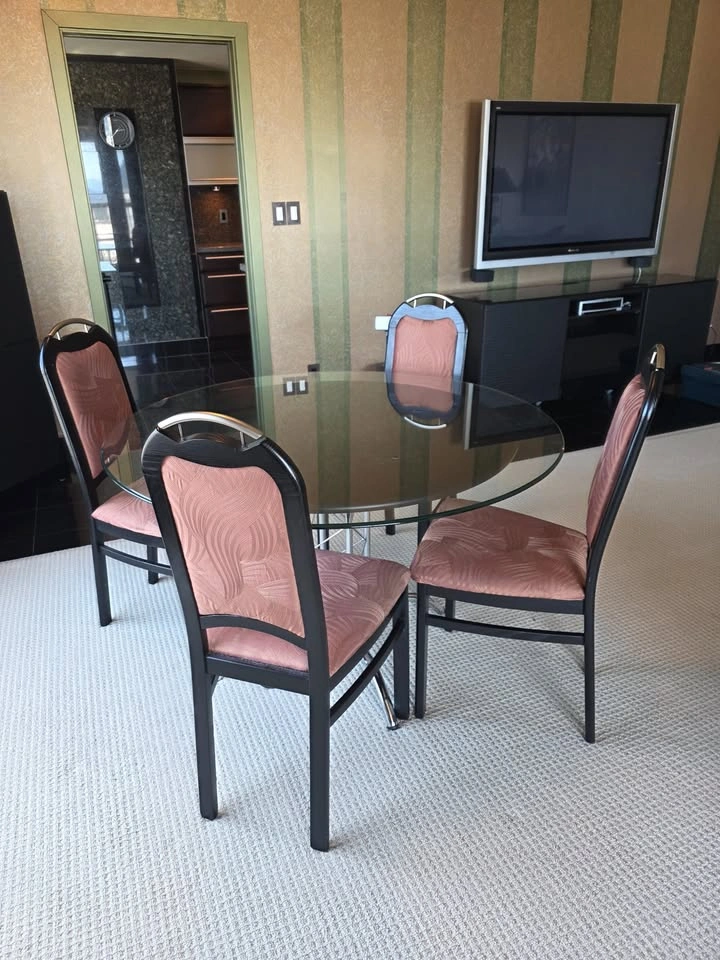 🔥 Modern Glass-Top Dining Set (4 Chairs) – Reupholstered | Prist - photo 2