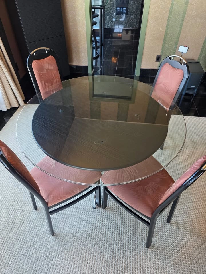 🔥 Modern Glass-Top Dining Set (4 Chairs) – Reupholstered | Prist - photo 3