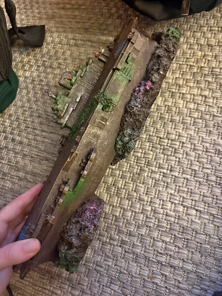Reef tank sunken carrier and submarine figures