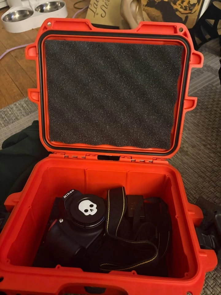Nikon D5100 Camera Body, Battery, Pelican Case - photo 2