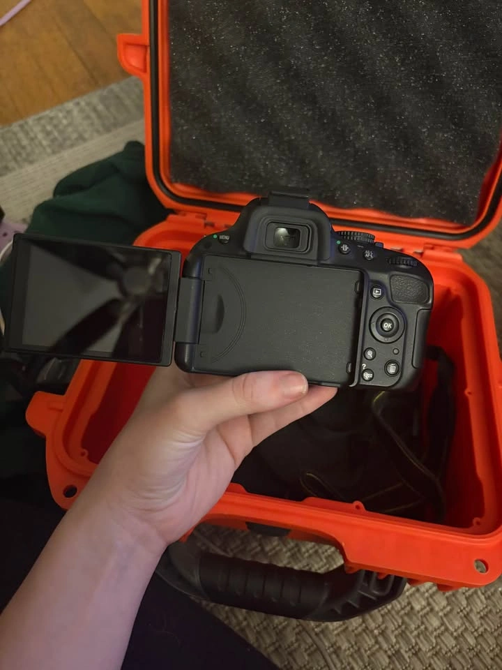 Nikon D5100 Camera Body, Battery, Pelican Case - photo 3