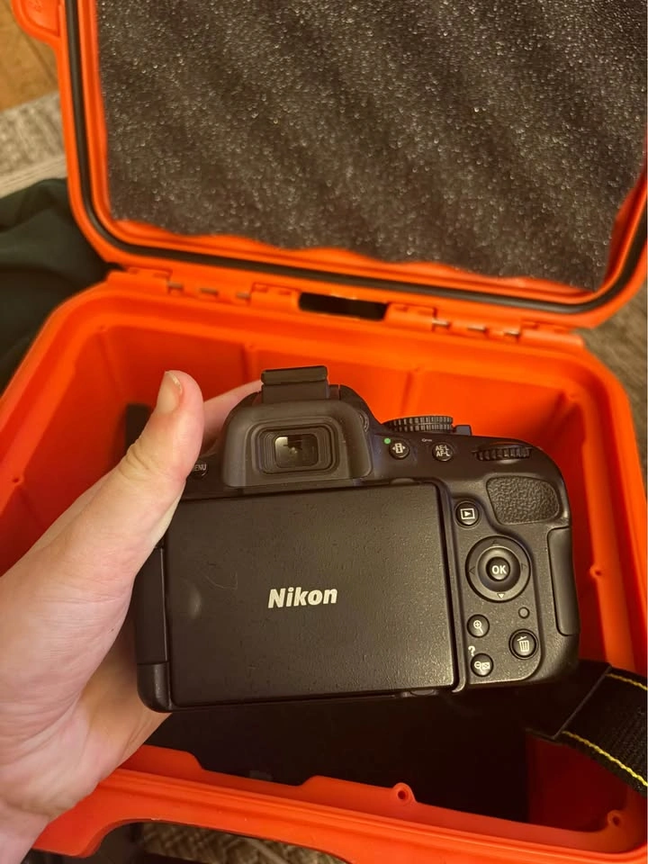 Nikon D5100 Camera Body, Battery, Pelican Case - photo 4