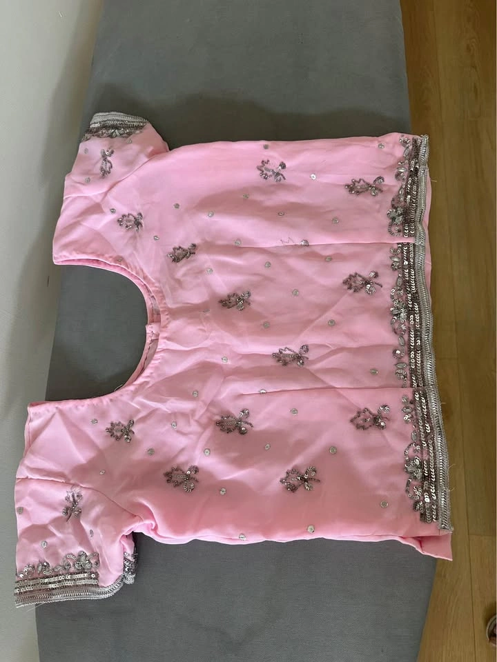 Ready-to-Wear Pink Sari with Embroidered Blouse – Party/Wedding - photo 2