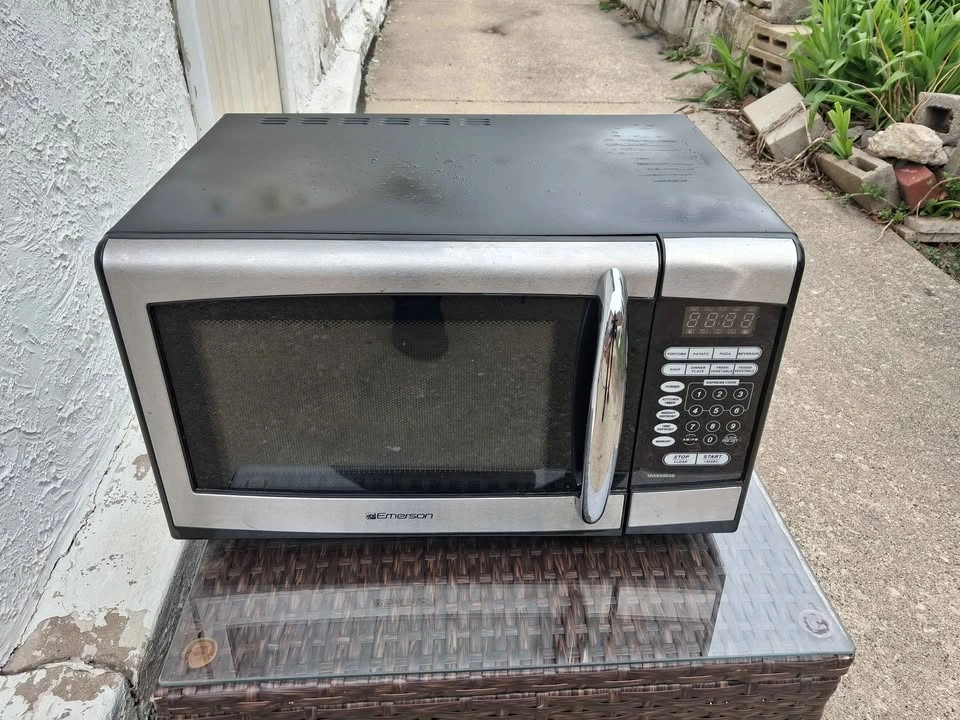 Microwave - photo 2