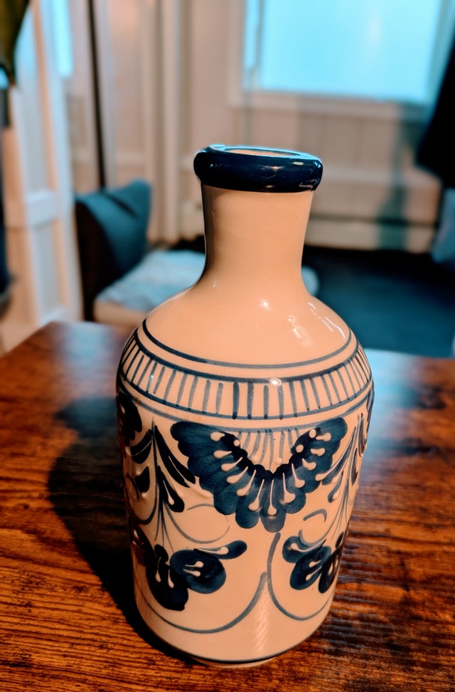 Hand-Painted Spanish Vase 🌱 - photo 3