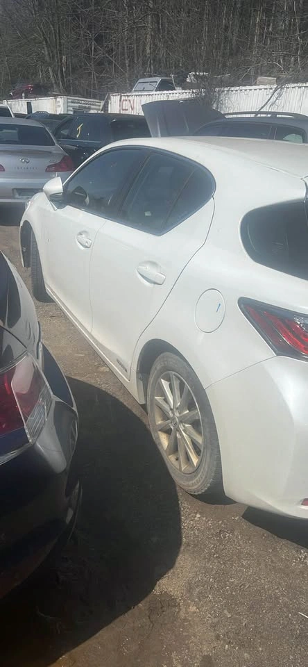 2010 Lexus CT200h for Parts - photo 3