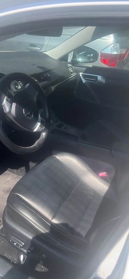 2010 Lexus CT200h for Parts - photo 4