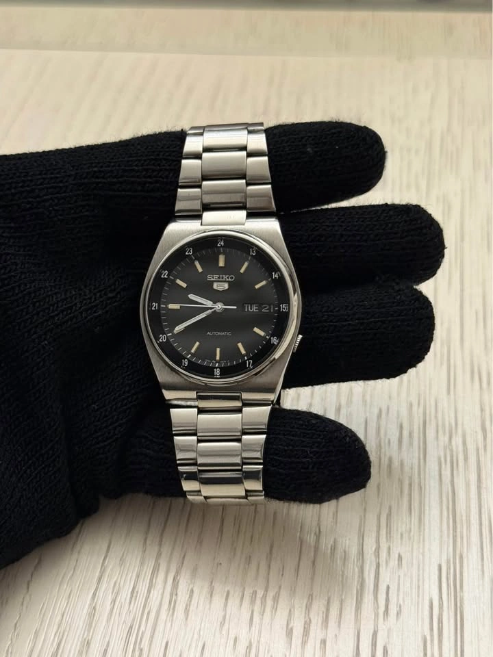 Vintage Seiko 5 Automatic Men’s Watch – Black Dial (7009) - photo 2