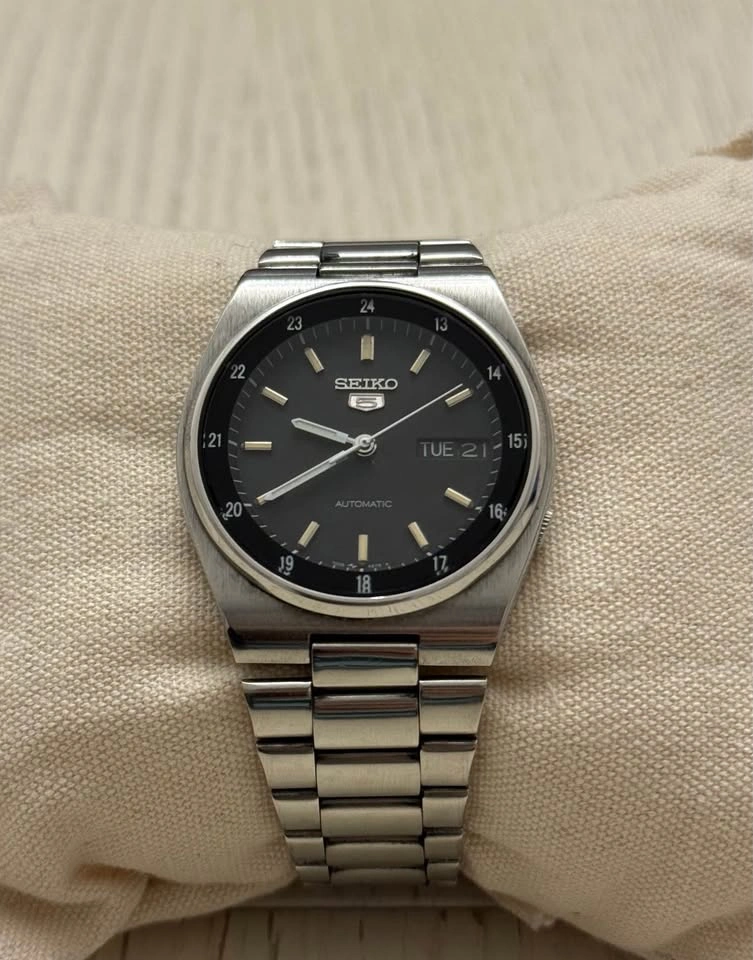 Vintage Seiko 5 Automatic Men’s Watch – Black Dial (7009) - photo 4