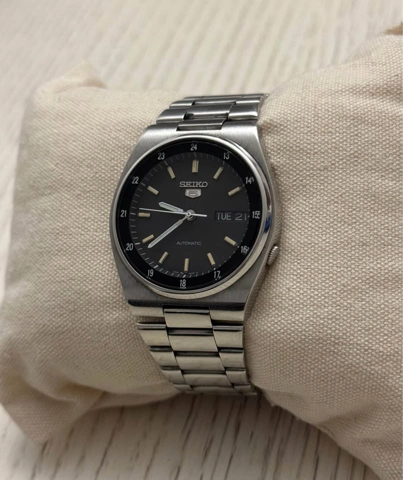 Vintage Seiko 5 Automatic Men’s Watch – Black Dial (7009) - photo 5
