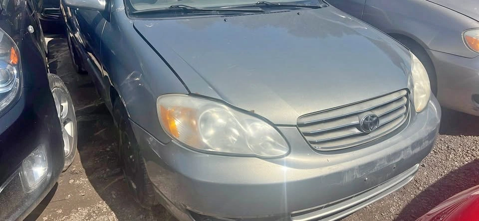 2003-2007 Toyota Corolla Parts - Gray Sedan