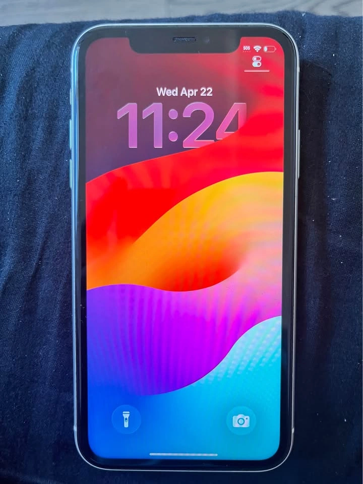 iPhone 11 White 64GB - Good Condition - photo 2