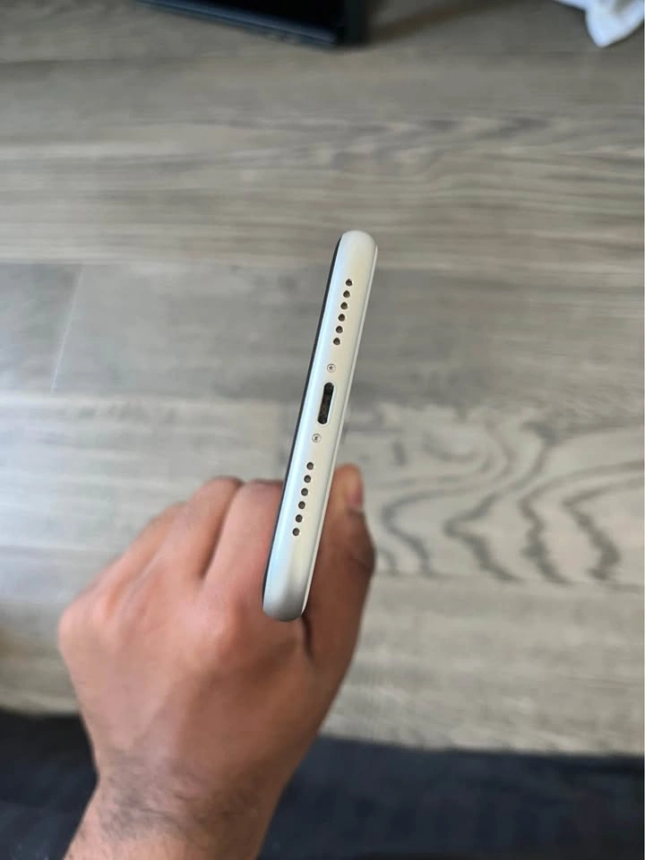 iPhone 11 White 64GB - Good Condition - photo 3
