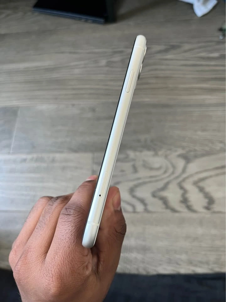 iPhone 11 White 64GB - Good Condition - photo 4