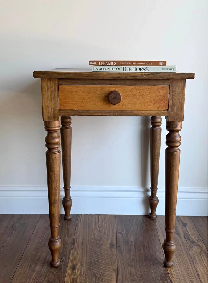 Vintage Solid Wood Side Table/Accent Table with Drawer