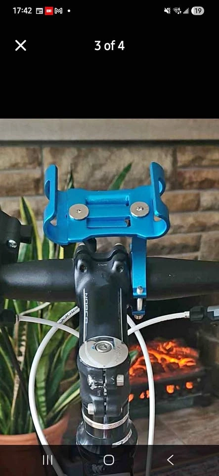 Aluminum phone holder