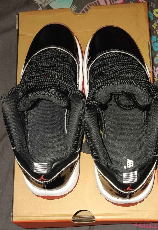 Jordan Low Bred 11s Size 4Y $60 - photo 4