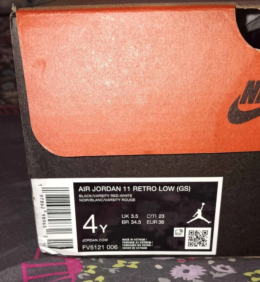 Jordan Low Bred 11s Size 4Y $60 - photo 5