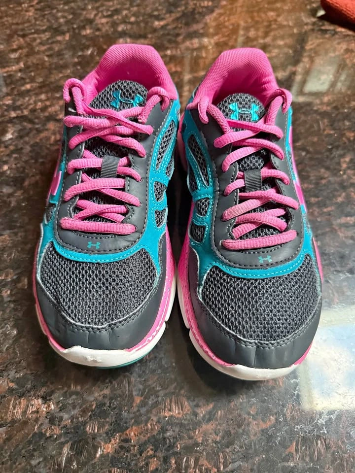 Under Armour Sneakers Youth Size 3.5 Gray Blue Pink