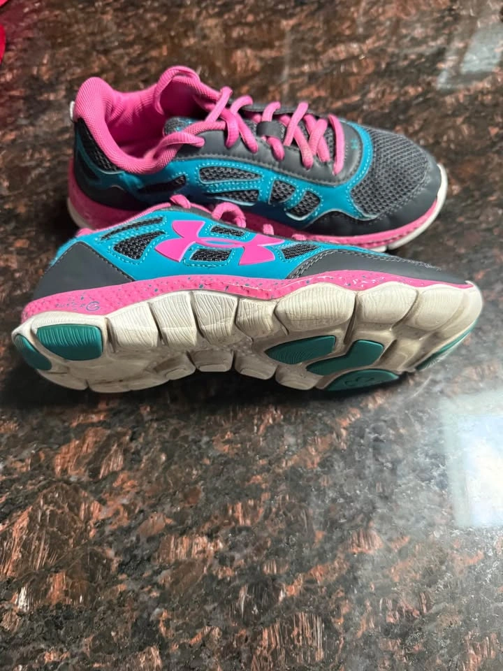 Under Armour Sneakers Youth Size 3.5 Gray Blue Pink - photo 3