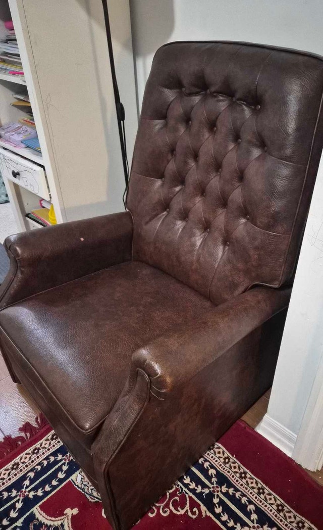 Vintage Brown Leather Recliner - photo 2