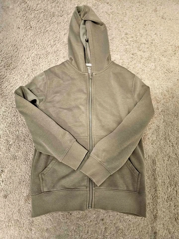 Sweater size 10/12 kids