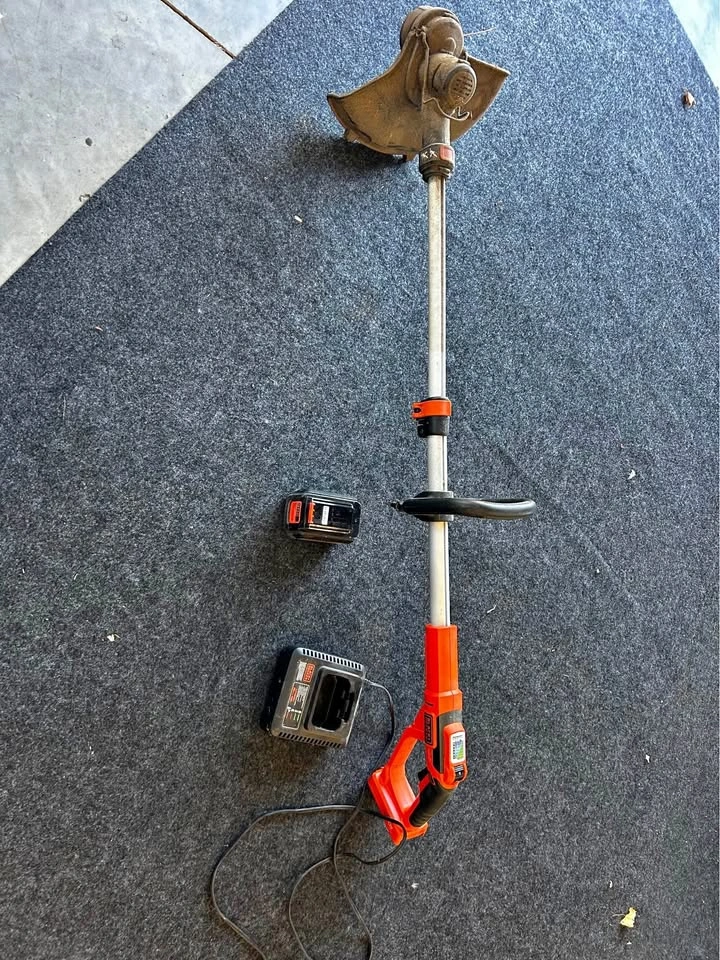 Cordless 40V Weed Eater Black and Decker