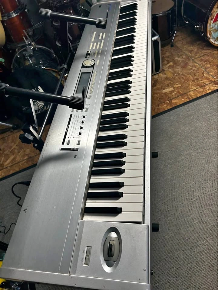 Korg Triton LE Work Station Keyboard + Travel Case