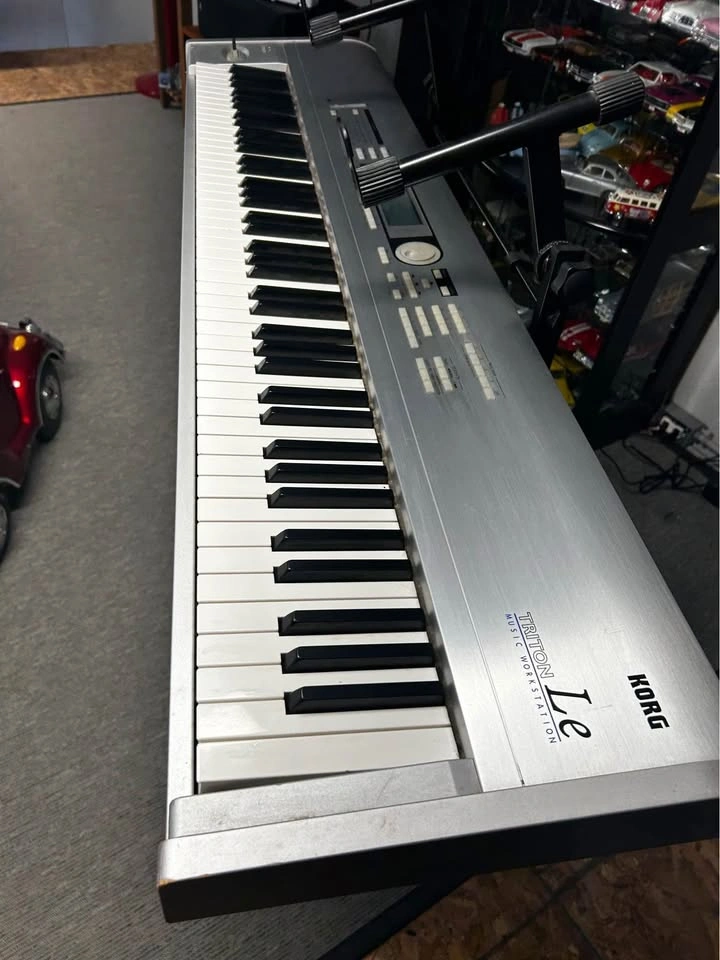 Korg Triton LE Work Station Keyboard + Travel Case - photo 2