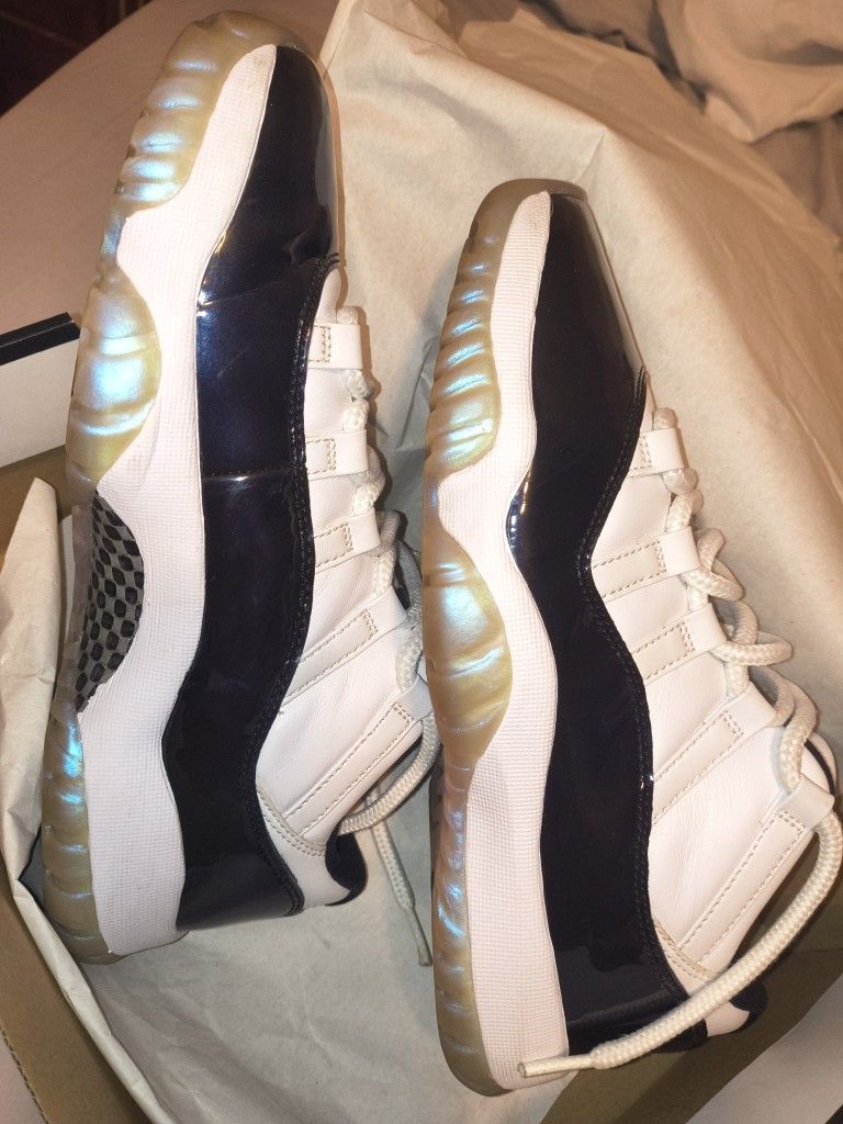 Jordan 11 Low "Emerald" or "Iridescent" Size 7.5 - photo 2