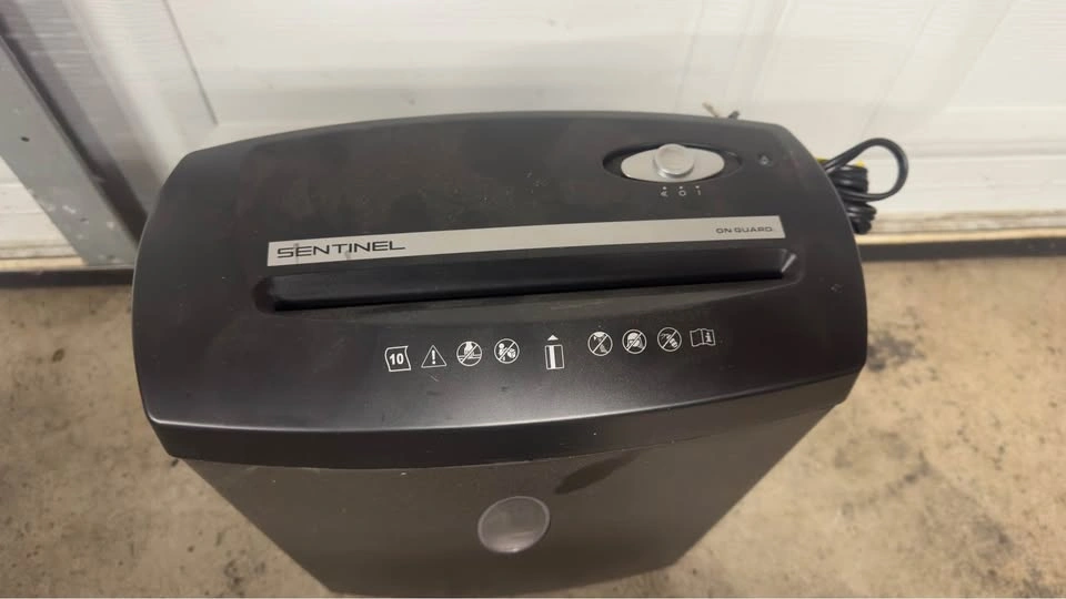 Sentinel On Guard 10-Sheet Shredder - photo 5