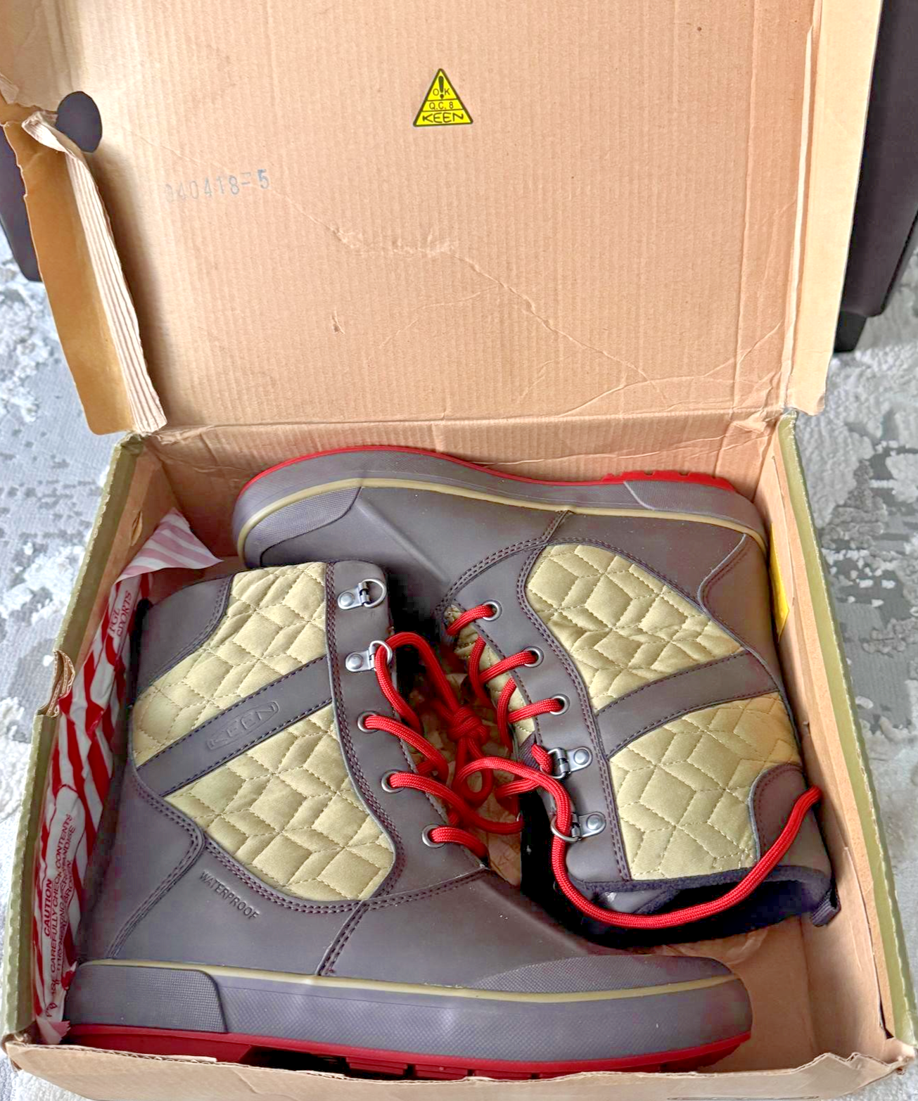Keen Women’s Waterproof Winter Boots US 7 Mulch Olive New Box