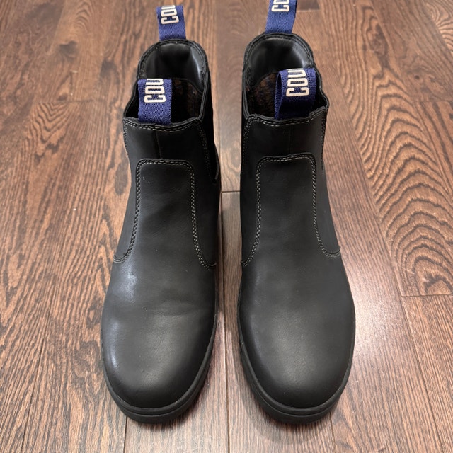 Cougar Women's Black Leather Chelsea Boots Size 7 - New