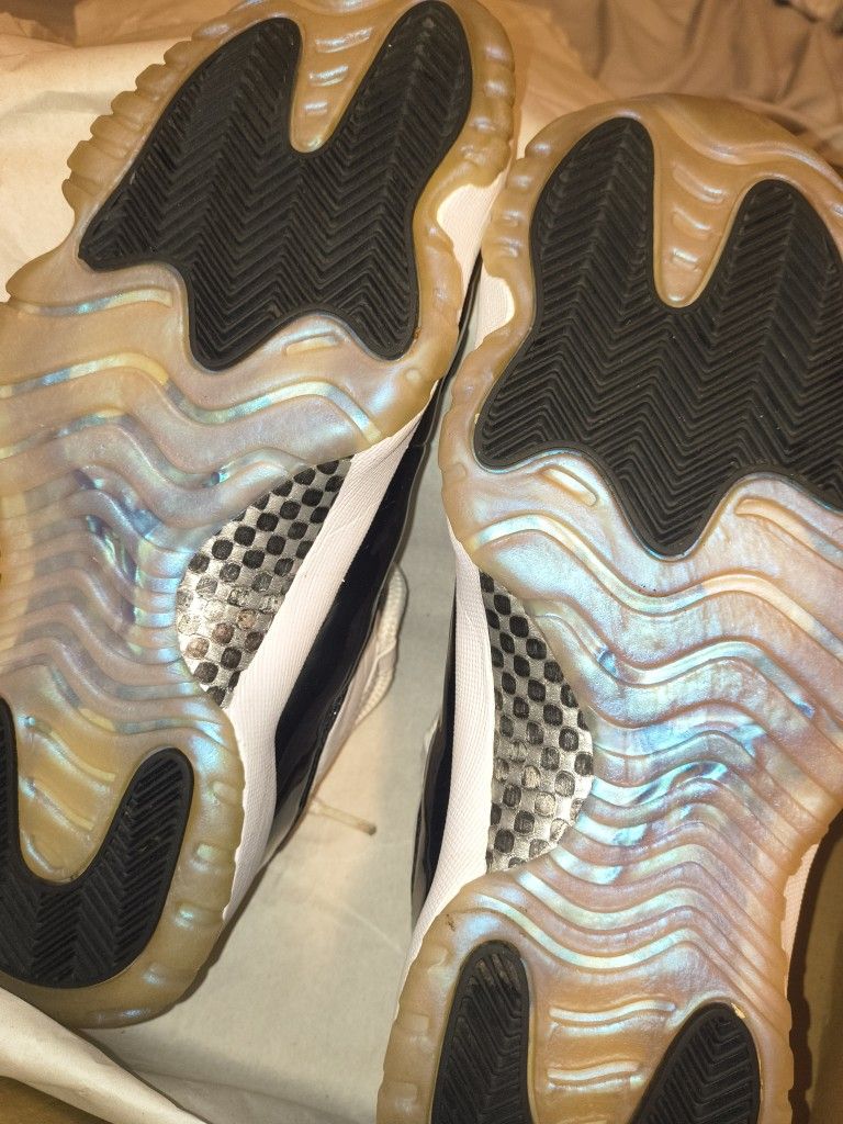 Jordan 11 Low Emerald/Iridescent Size 7.5 - photo 3