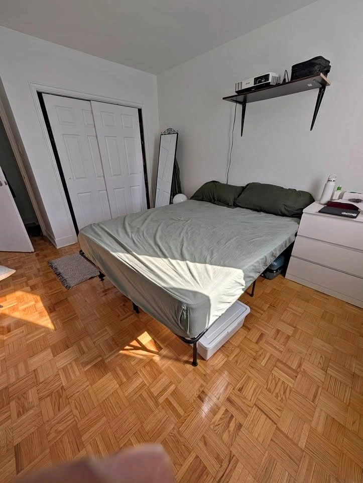 Zinus SmartBase Metal Bed Frame (Queen)