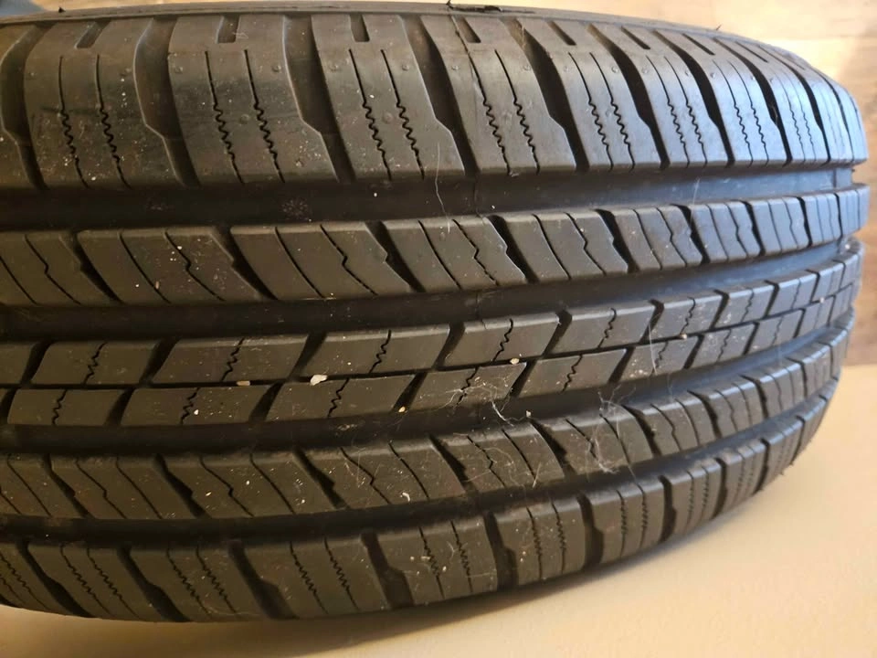Like New 225/60R17 All Season Tire - Single - photo 3