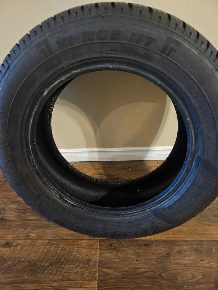 Like New 225/60R17 All Season Tire - Single - photo 4