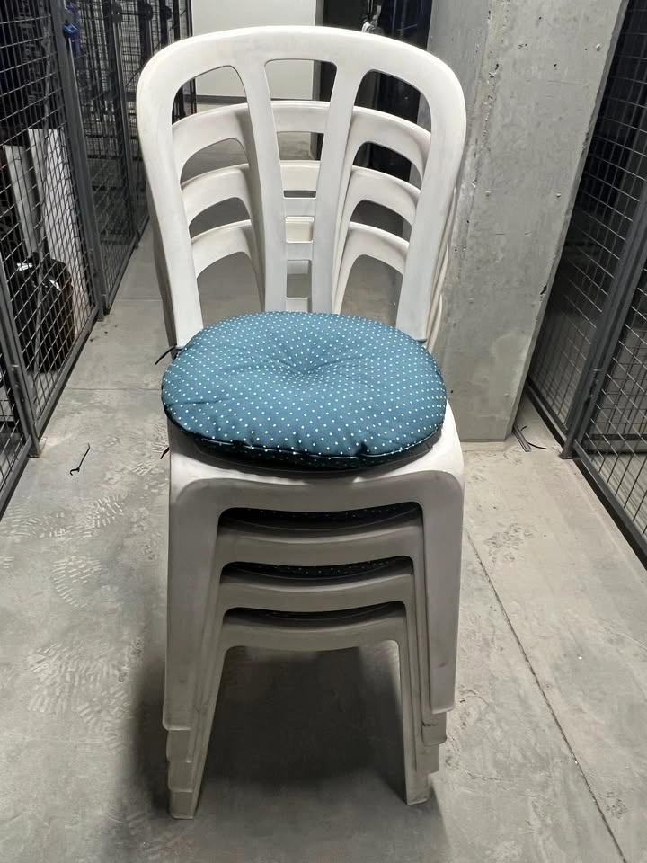 4 Outdoor Chairs - photo 2