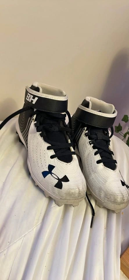 Under Armour Harper 4 Mid RM Sports Cleats Size 5Y