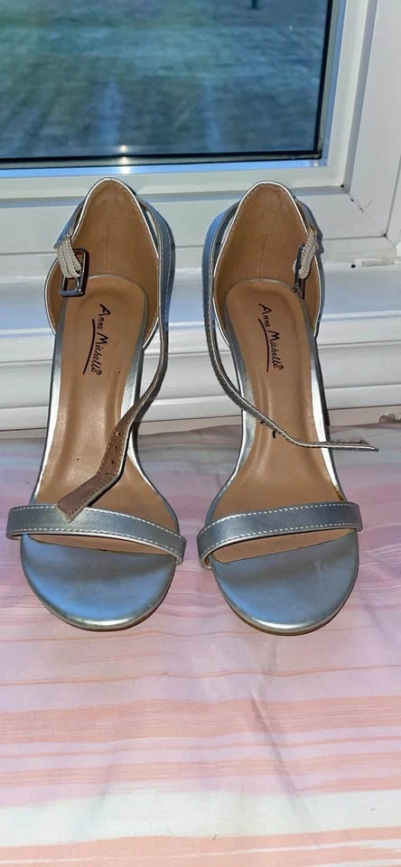 Anne Michelle Silver High Heels Size 7