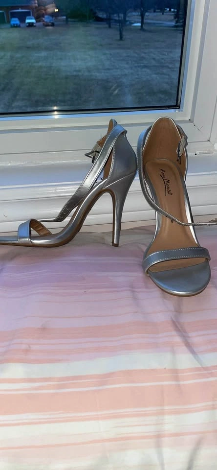 Anne Michelle Silver High Heels Size 7 - photo 2
